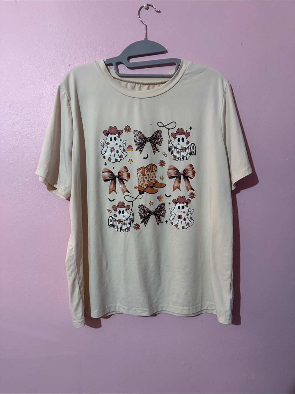 Cream Graphic Tee with Halloween Cowgirl Print no size tag believe is a L